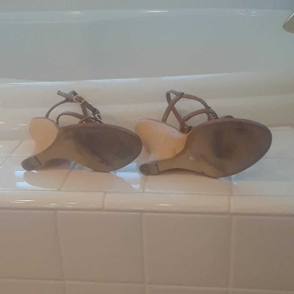 heels - Picture 3 of 3